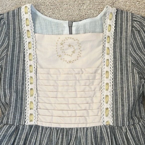 Evie’s Closet The Future Belongs to the Dreamers dress size 6 - Picture 3 of 7